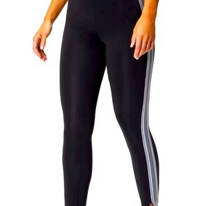 Fabletics Motion 365+ Twisted Stripe pull on pant. Color Black/Raincloud.